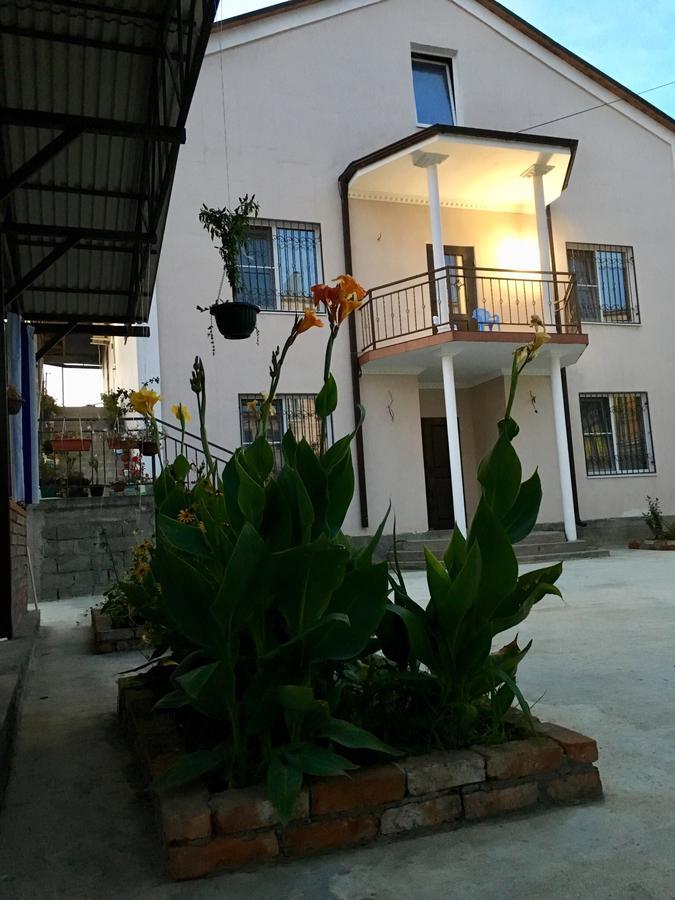 Guest House Nadia Sukhumi Exteriör bild